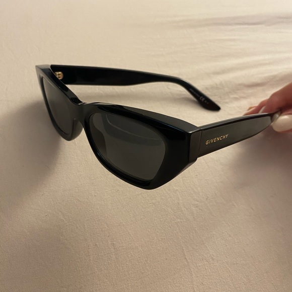 Givenchy rectangle sunglasses - Picture 2 of 5